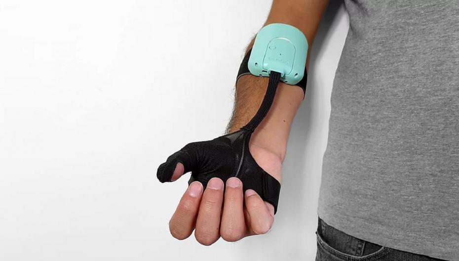 Роботизированный экзопротез руки для людей с ослабевшими хватательными способностями