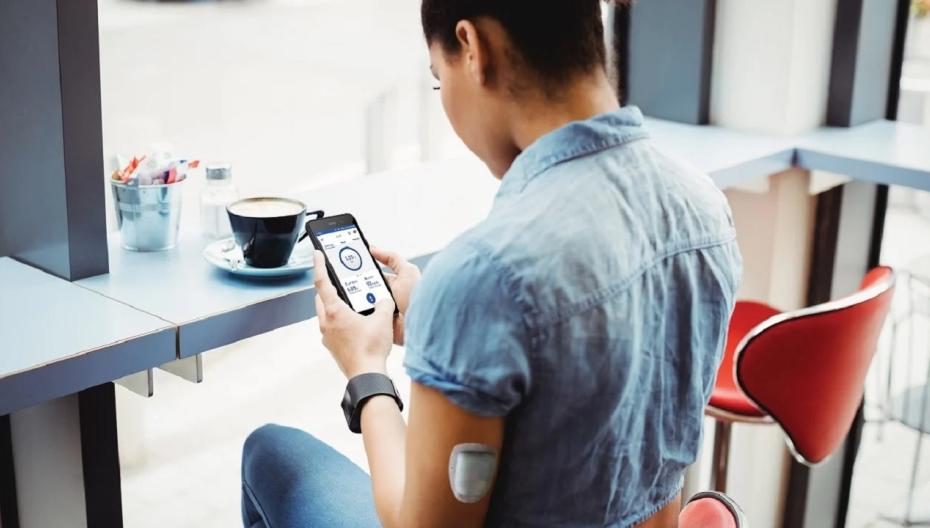 Новая бескамерная инсулиновая помпа Omnipod 5 компании Insulet с замкнутым контуром для взрослых и детей