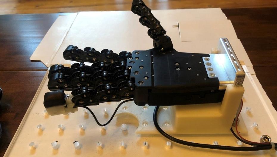 Пальцы для роботизированных устройств с улучшенными тактильными ощущениями