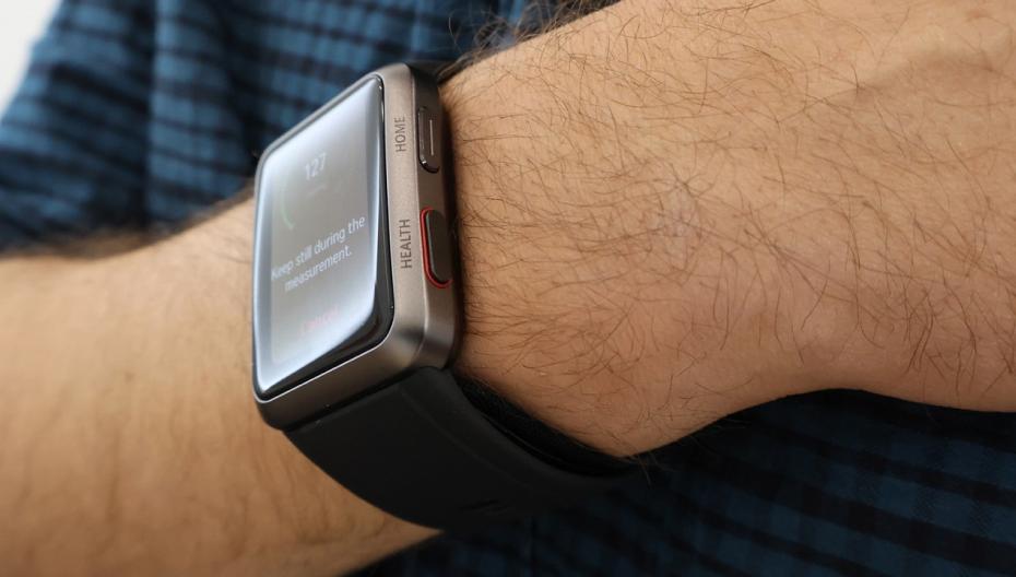 "Умные" часы Huawei с монитором давления крови