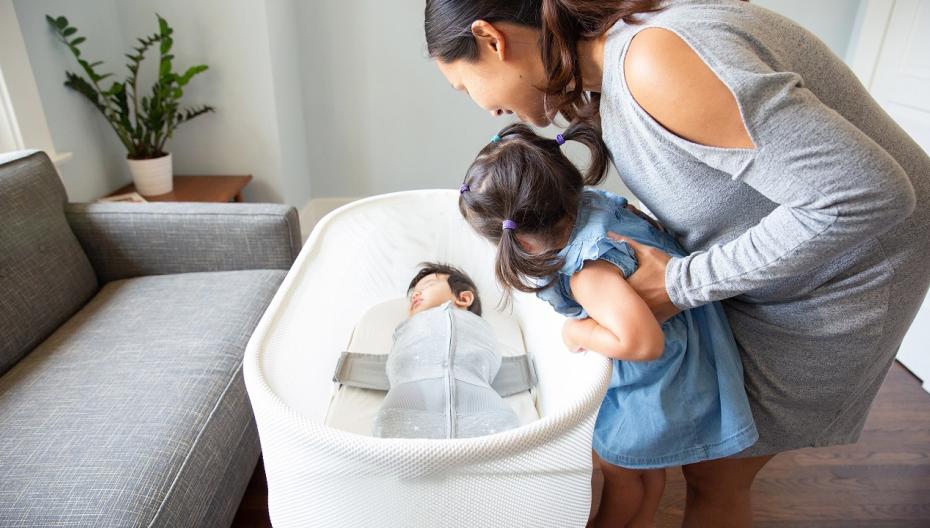 Компания Happiest Baby выводит на рынок "умную" люльку для новорожденных 