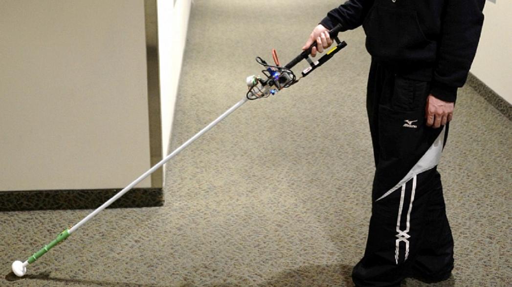 Роботизированная белая трость для улучшения навигации слабовидящих людей в помещении