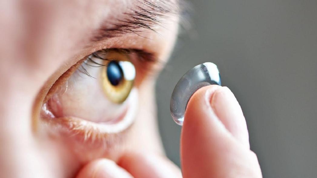 "Умные" контактные линзы для ввода лекарств от глаукомы