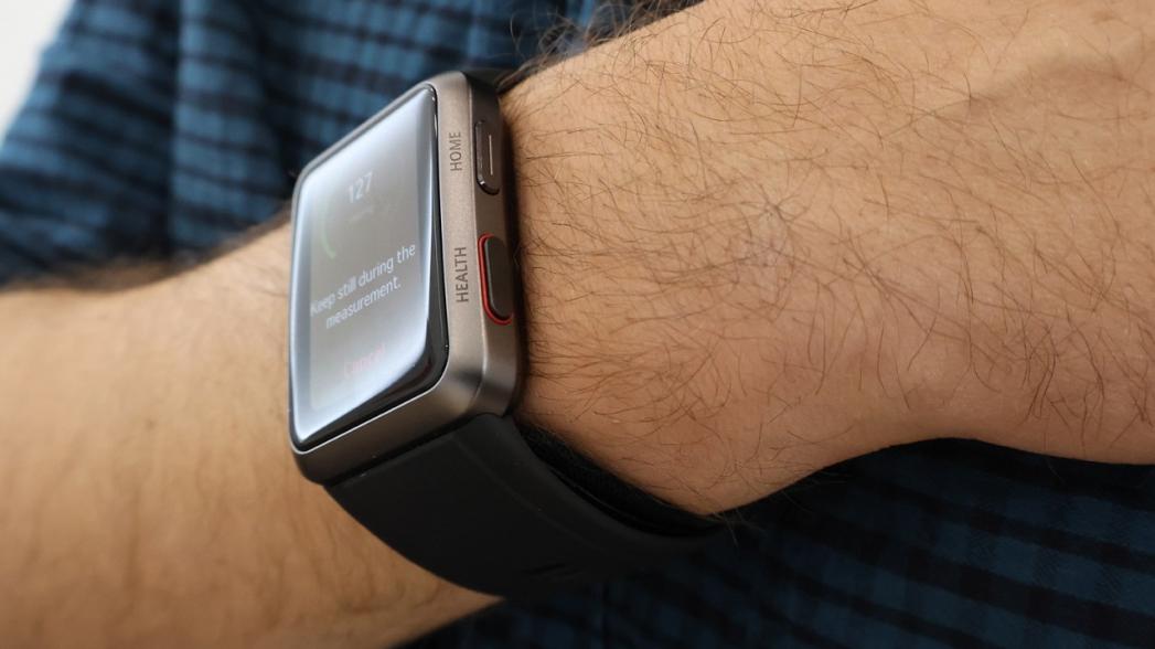 "Умные" часы Huawei с монитором давления крови