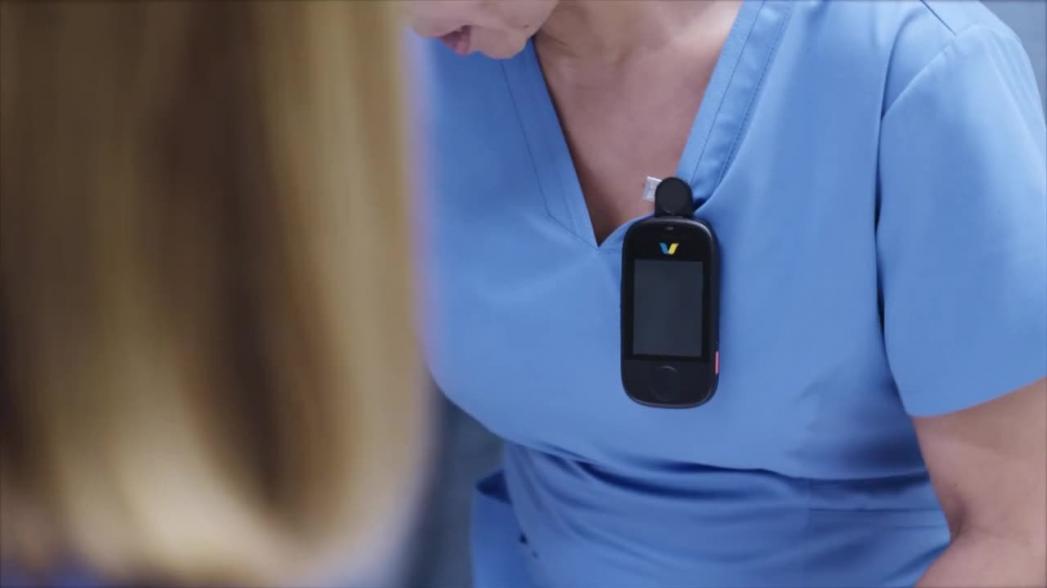 Smartbadge: мобильный телефон с функцией больничной коммуникации