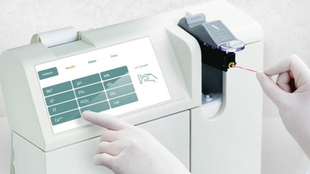 Компактное устройство Medica EasyStat для проведения анализов крови
