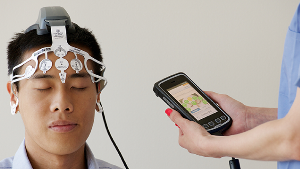 BrainScope Ahead 300 для обнаружения травм мозга
