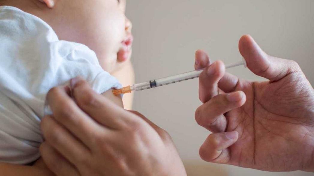 Facebook и Instagram вводят ограничения на распространение дезинформации о вакцинах