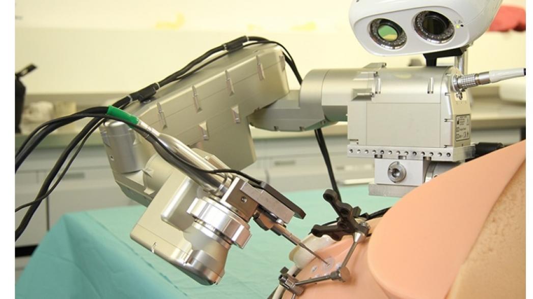 Робот-микрохирург пробует себя в кохлеарной имплантации